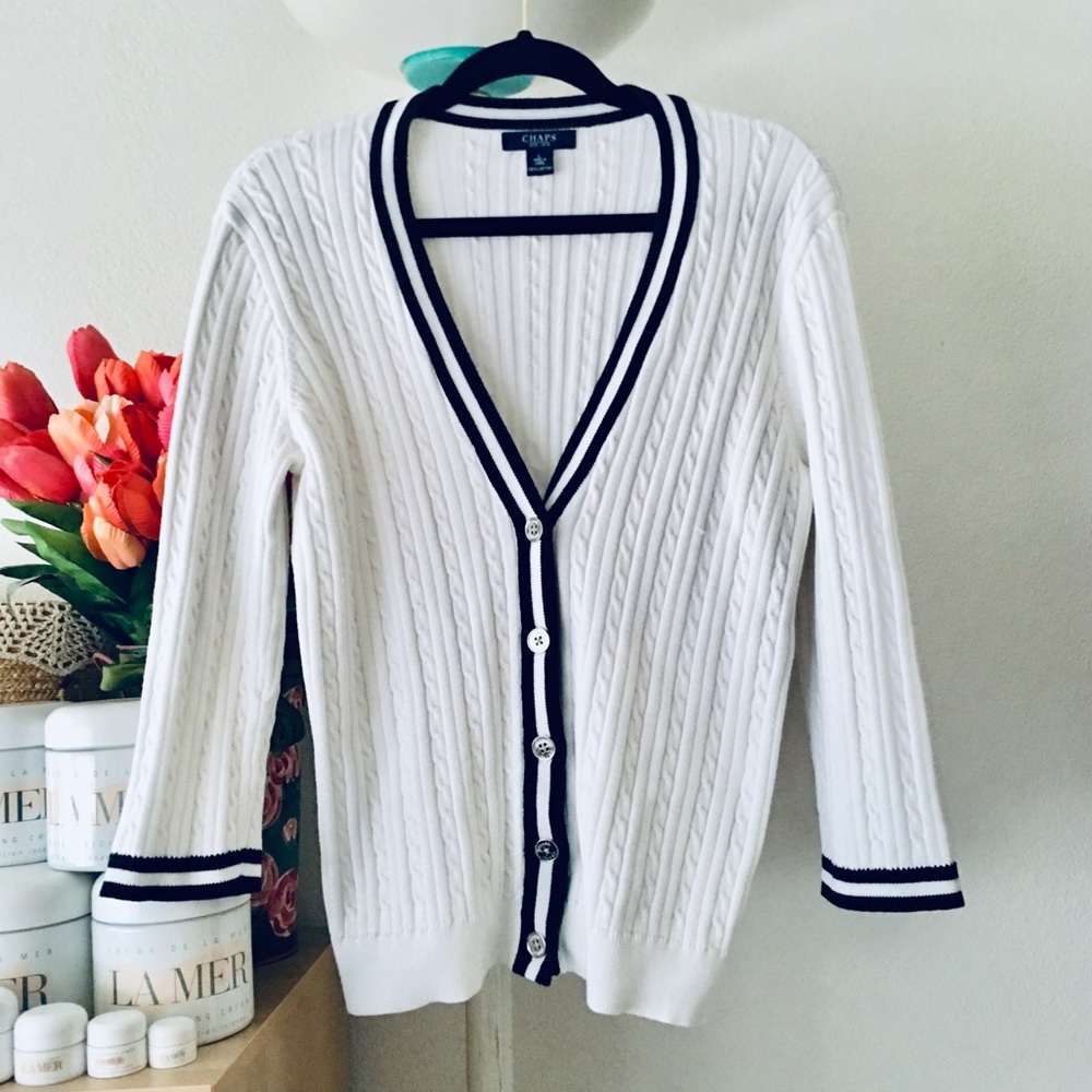 🎁🎄CHARPS 🎄EST. 1978🎄White/Black Sweater 🎄